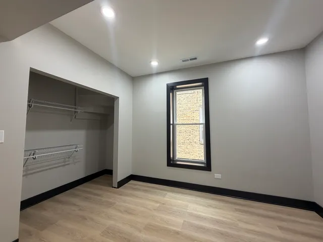 $2,900 | 5252 West Berteau Avenue, Unit 1, Chicago, IL 60641