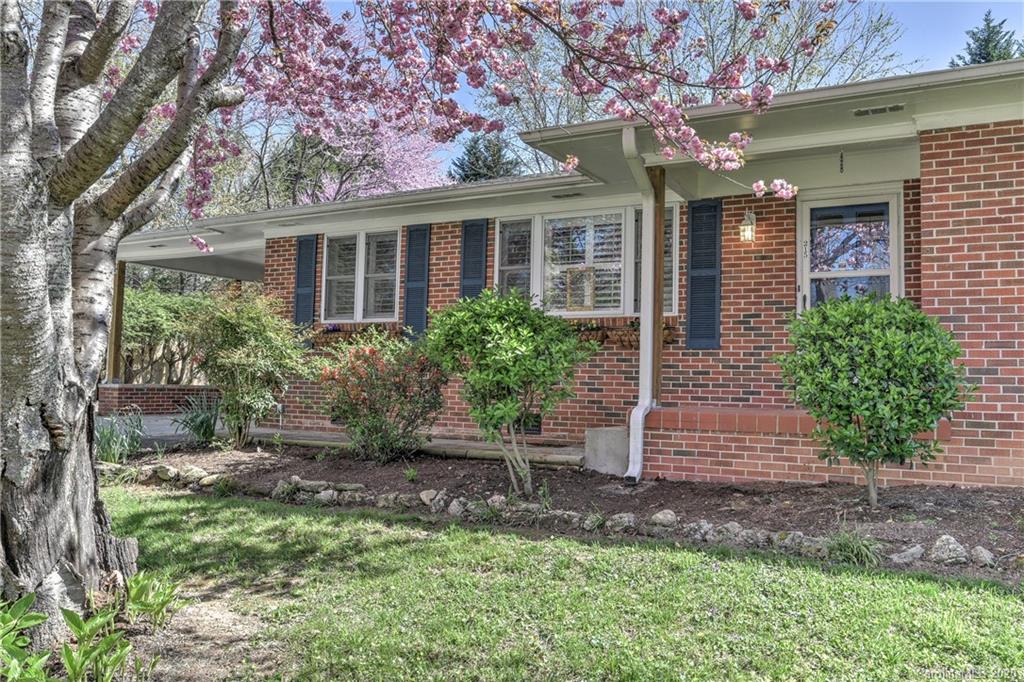 215 Rutledge Drive Hendersonville, NC 28739 - Photo 2 of 31 front view of a house with a yard