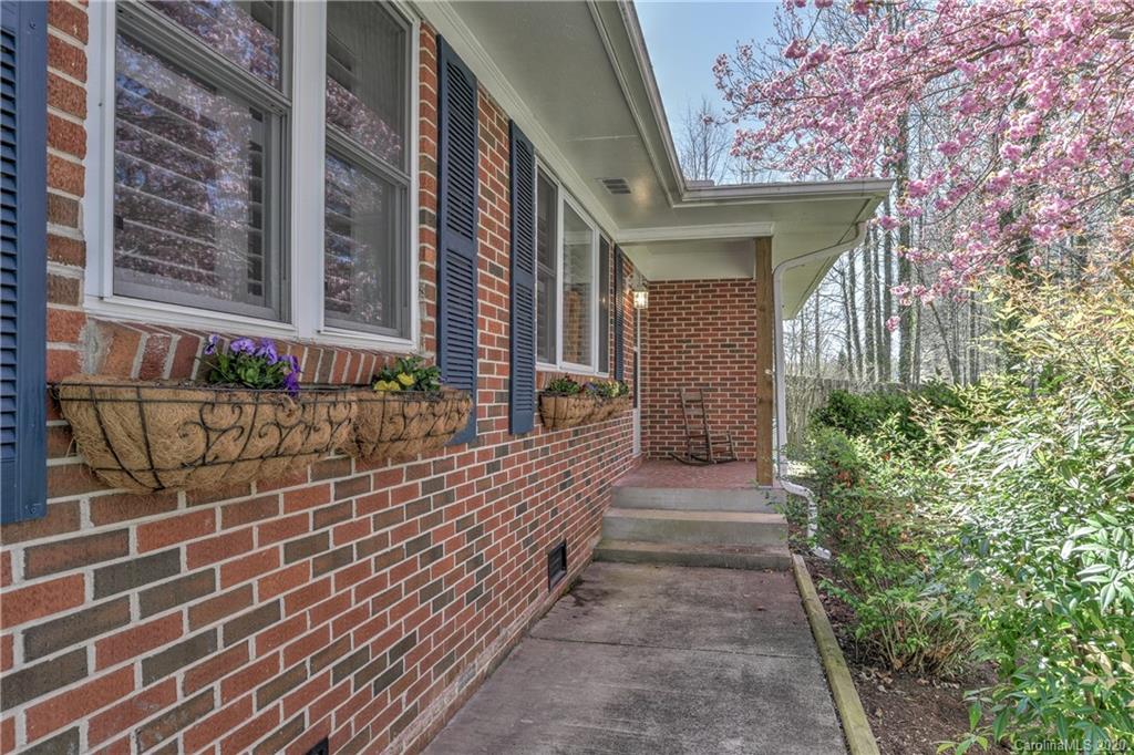 215 Rutledge Drive Hendersonville, NC 28739 - Photo 21 of 31