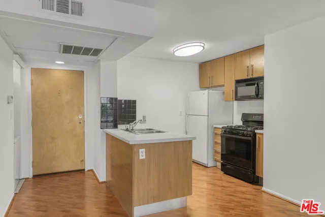 $609,000 | 2121 Beloit Avenue, Unit 107, Los Angeles, CA 90025