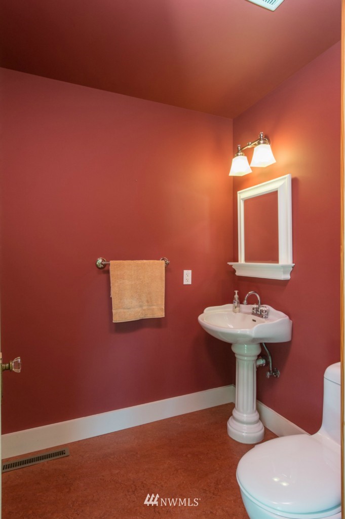 18017 Thorsen Road Southwest Vashon, WA 98070 - Photo 12 of 25