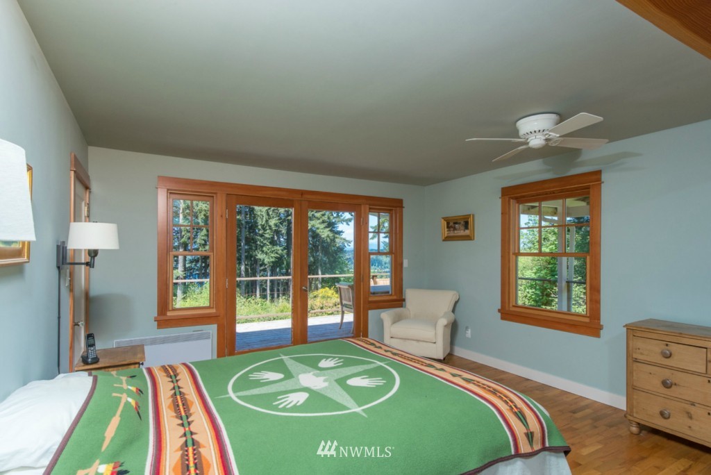 18017 Thorsen Road Southwest Vashon, WA 98070 - Photo 13 of 25