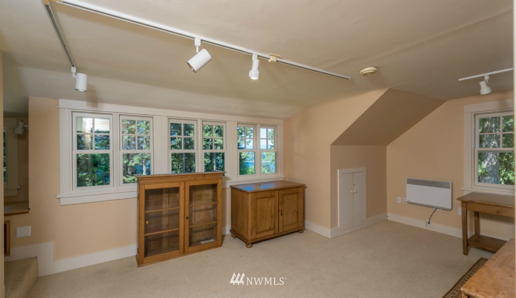 18017 Thorsen Road Southwest Vashon, WA 98070 - Photo 16 of 25