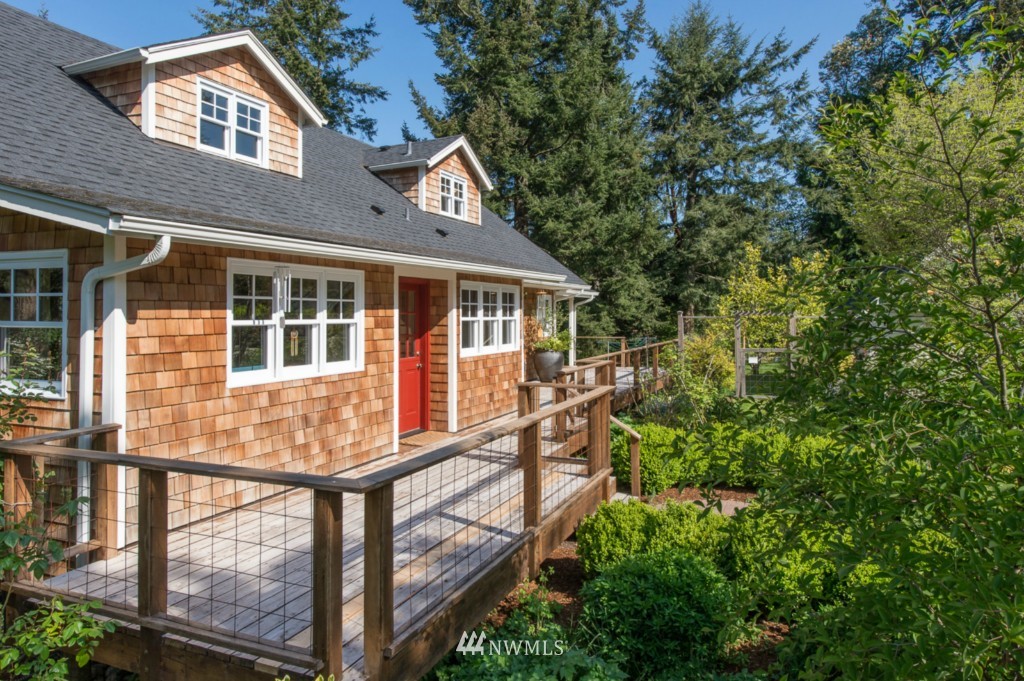 18017 Thorsen Road Southwest Vashon, WA 98070 - Photo 5 of 25