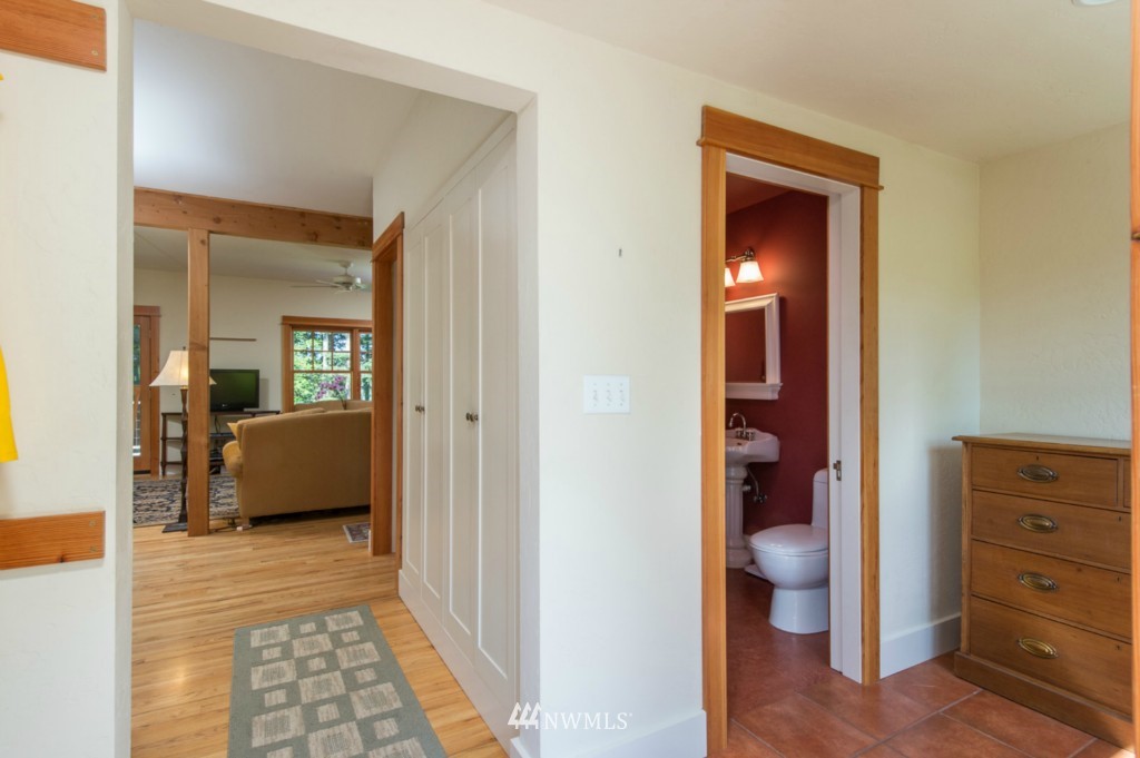 18017 Thorsen Road Southwest Vashon, WA 98070 - Photo 6 of 25