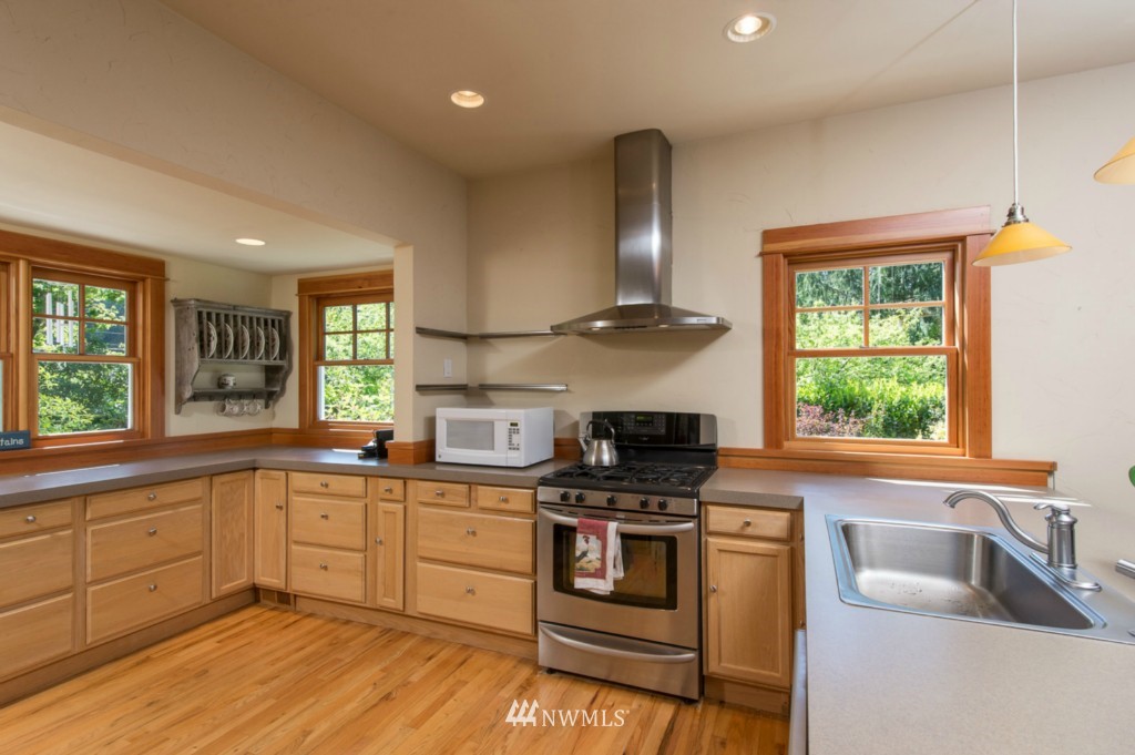 18017 Thorsen Road Southwest Vashon, WA 98070 - Photo 8 of 25