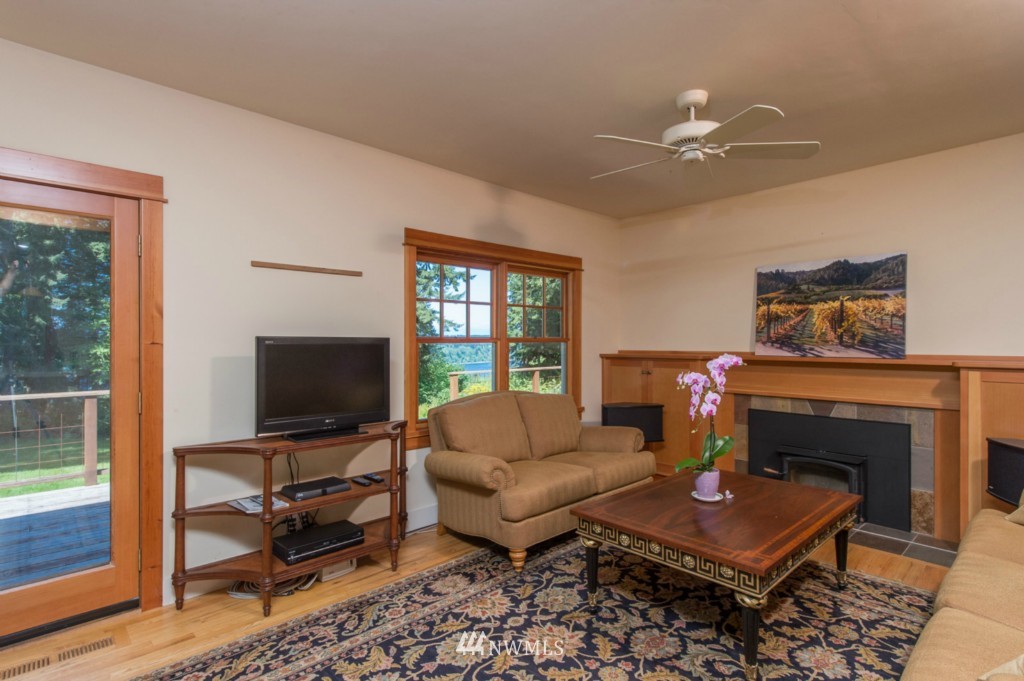 18017 Thorsen Road Southwest Vashon, WA 98070 - Photo 9 of 25