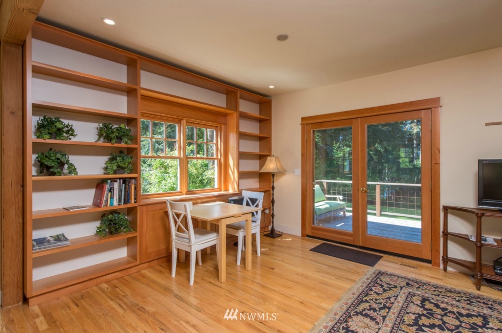 18017 Thorsen Road Southwest Vashon, WA 98070 - Photo 10 of 25
