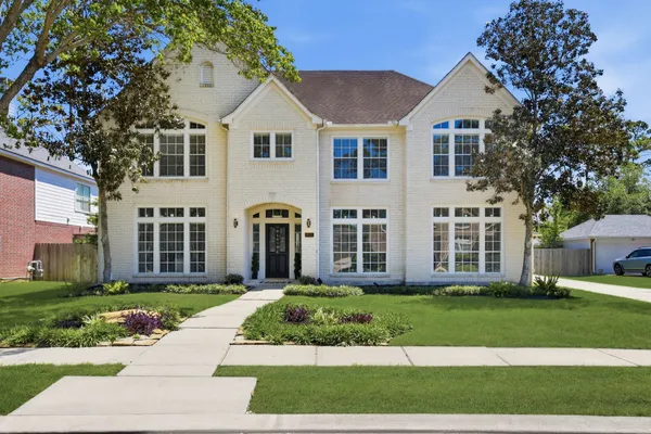 $799,000 | 803 Hidden Creek Lane, Friendswood, TX 77546