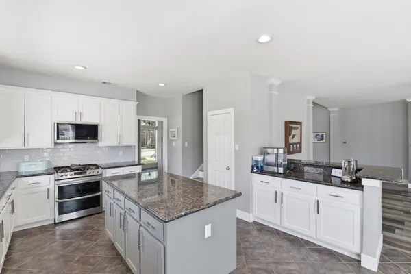 $799,000 | 803 Hidden Creek Lane, Friendswood, TX 77546