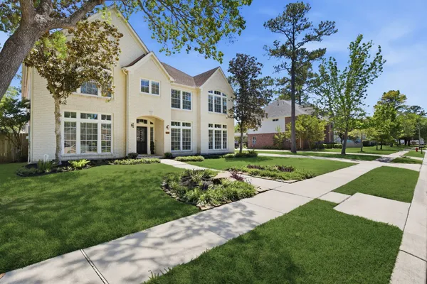 $799,000 | 803 Hidden Creek Lane, Friendswood, TX 77546