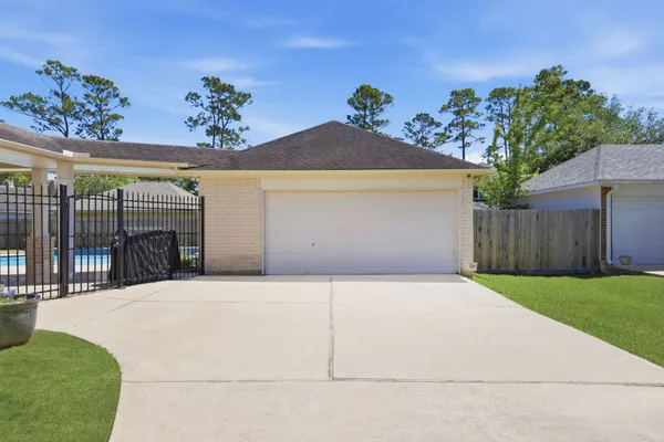 $799,000 | 803 Hidden Creek Lane, Friendswood, TX 77546