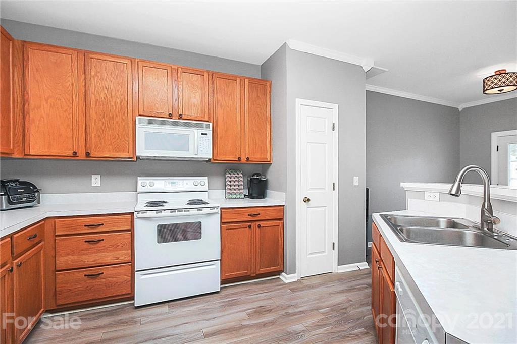 911 Azurine Circle, Unit 74 Fort Mill, SC 29708 - Photo 11 of 40 a kitchen with stainless steel appliances granite countertop a sink stove and refrigerator