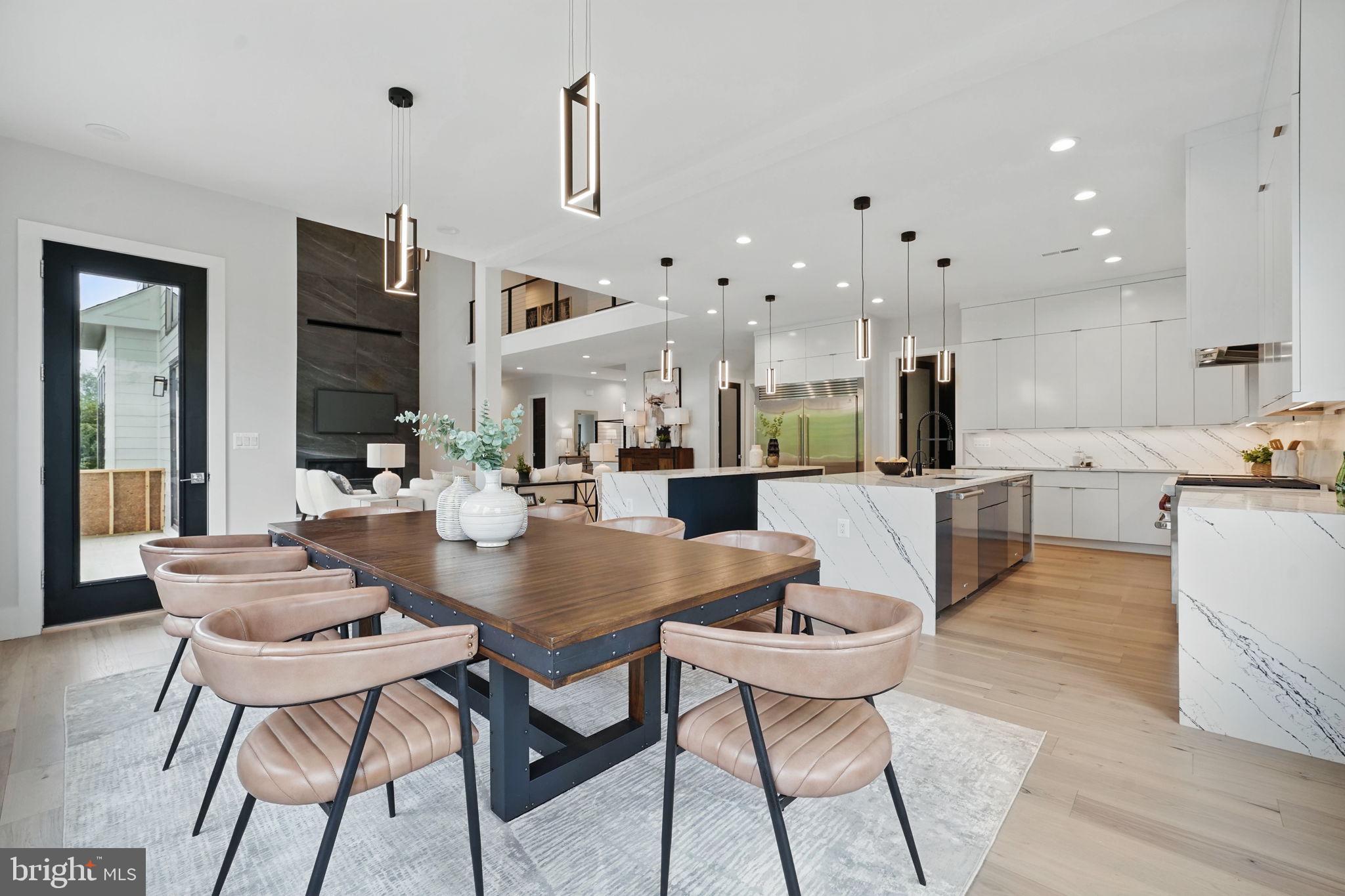 1617 Woodmoor Lane McLean, VA 22101 - Photo 6 of 71 Sun-Drenched Morning Room