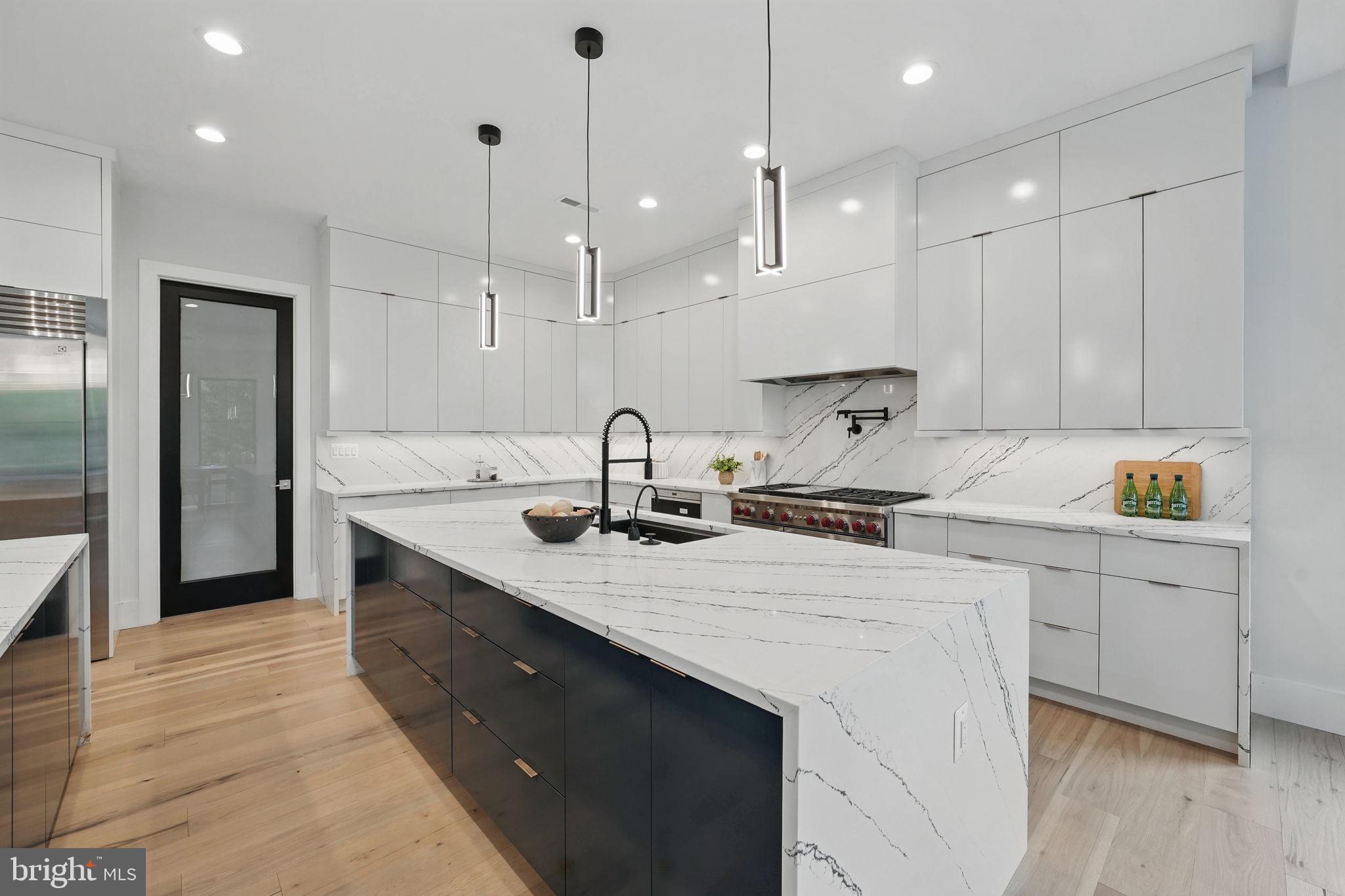 1617 Woodmoor Lane McLean, VA 22101 - Photo 7 of 71 Magazine-Worthy Kitchen Design