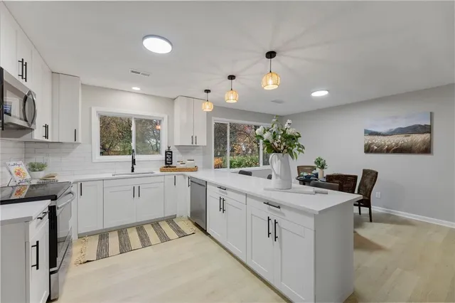 $387,500 | 10206 West 88th Terrace, Overland Park, KS 66212