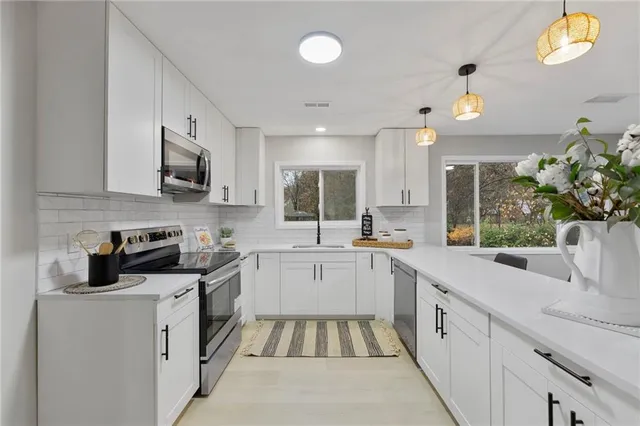 $387,500 | 10206 West 88th Terrace, Overland Park, KS 66212