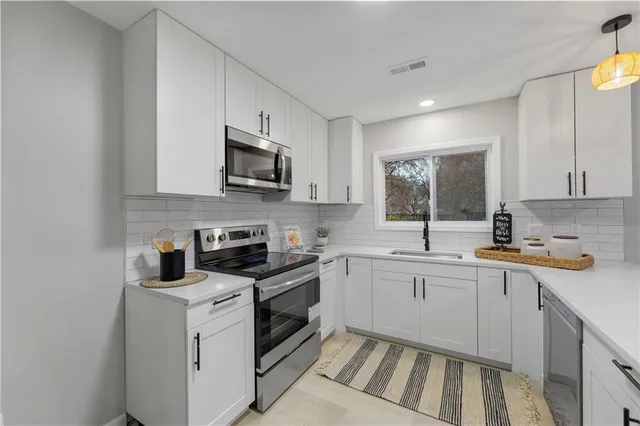 $387,500 | 10206 West 88th Terrace, Overland Park, KS 66212