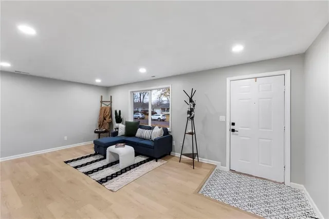 $387,500 | 10206 West 88th Terrace, Overland Park, KS 66212