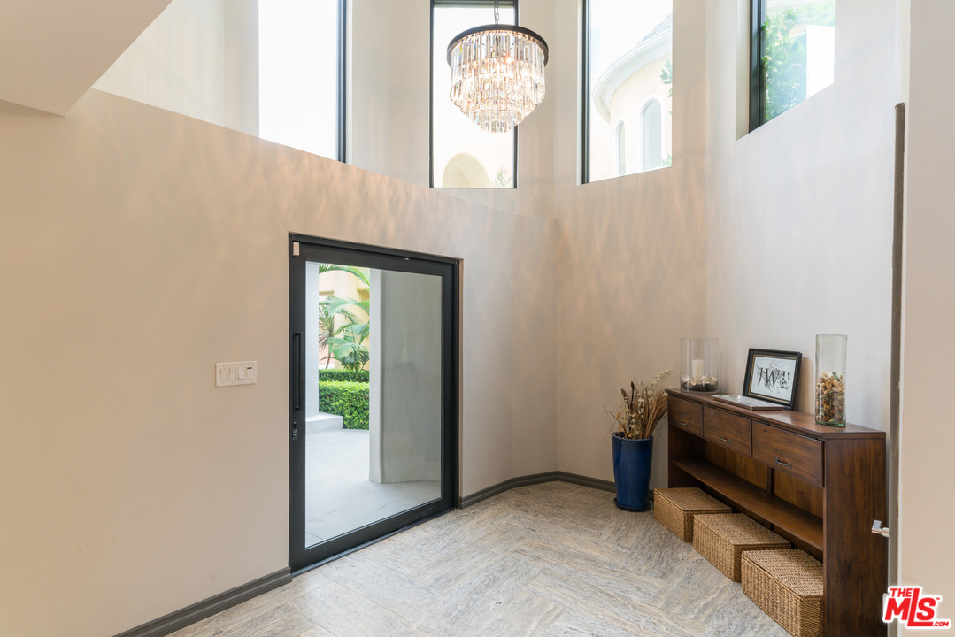 4811 Roma Court Marina del Rey, CA 90292 - Photo 4 of 26