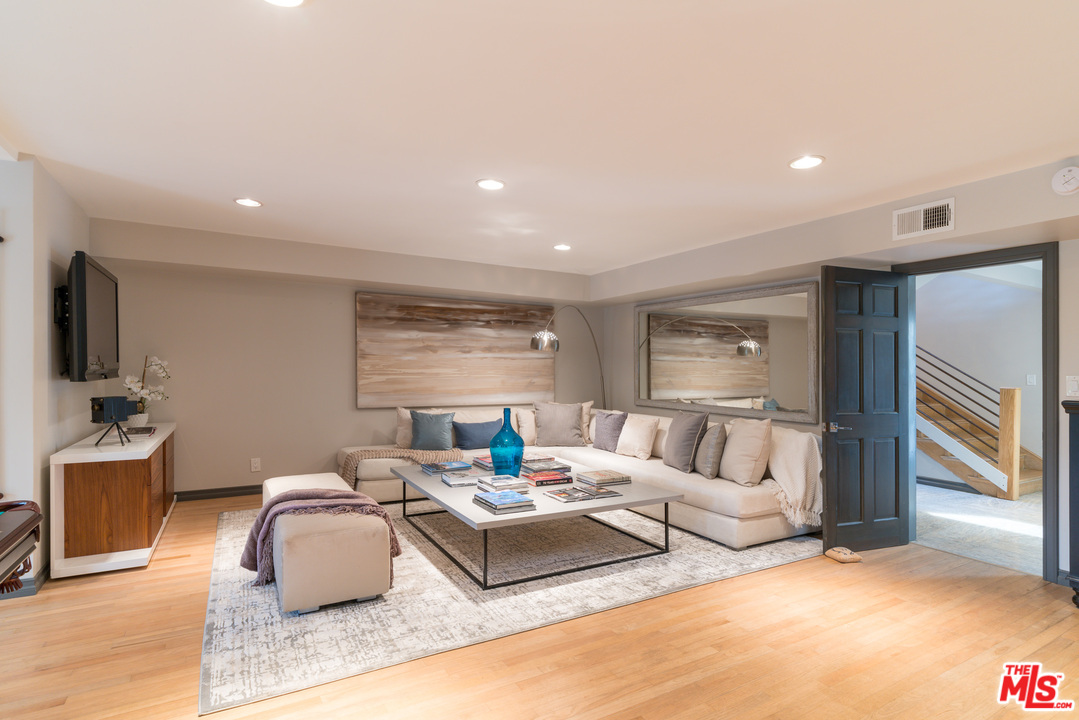 4811 Roma Court Marina del Rey, CA 90292 - Photo 5 of 26