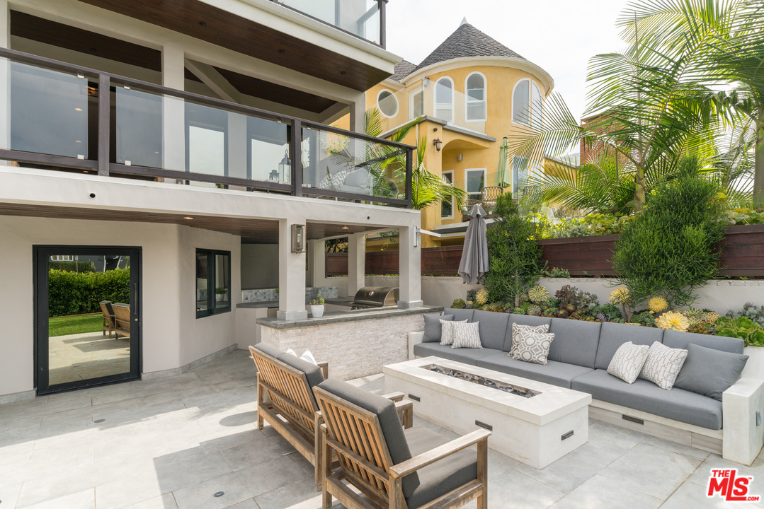 4811 Roma Court Marina del Rey, CA 90292 - Photo 8 of 26