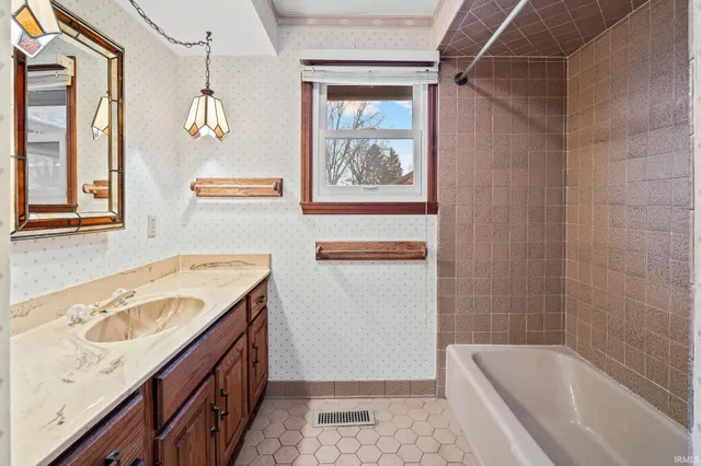 $440,000 | 100 Pineview Lane, Lafayette, IN 47905