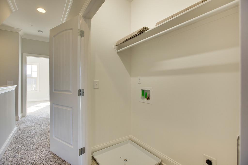 4325 Glassgow Road Spring Hill, TN 37174 - Photo 20 of 28 a bathroom with a bathtub