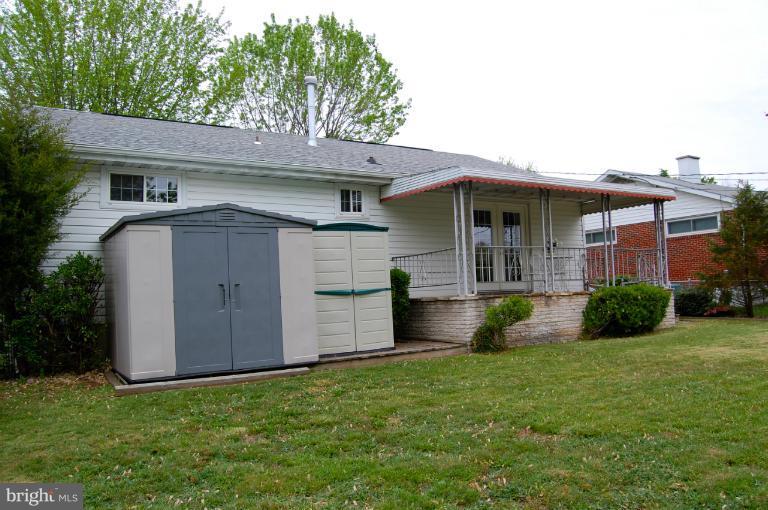 Exterior (Rear)