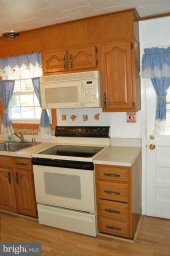 6205 Golden Ring Road Rosedale, MD 21237 - Photo 19 of 26 Kitchen