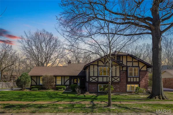 $475,000 | 1948 Dovershire Court, Chesterfield, MO 63017