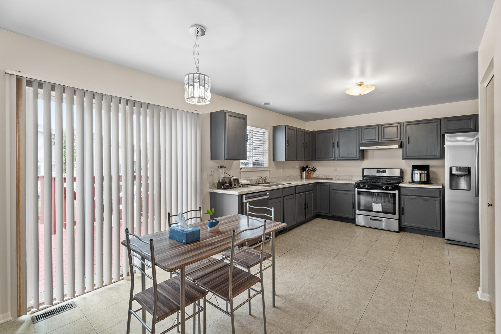 412 Clifton Lane Bolingbrook, IL 60440 - Photo 4 of 29