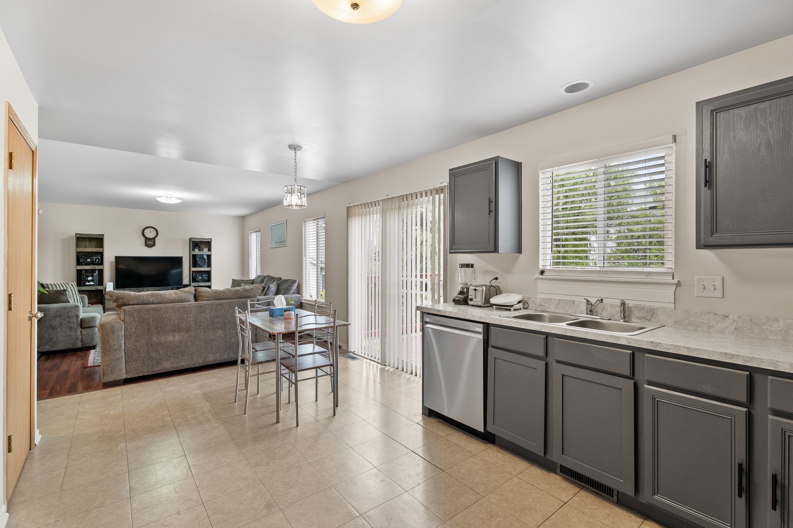 412 Clifton Lane Bolingbrook, IL 60440 - Photo 6 of 29