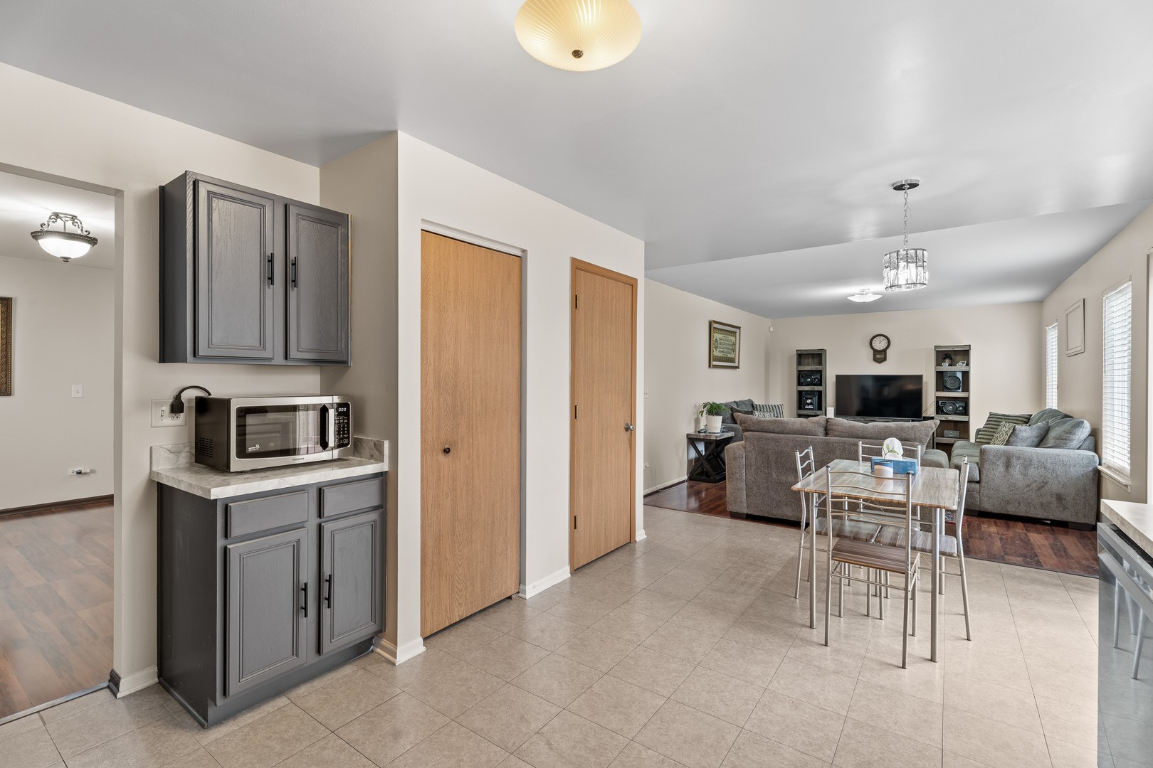 412 Clifton Lane Bolingbrook, IL 60440 - Photo 7 of 29