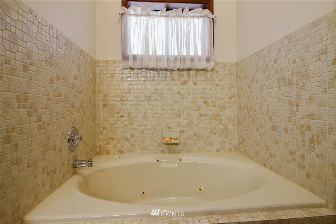 3702 Northeast 288th Road Camas, WA 98607 - Photo 12 of 25 Gallery Image 12