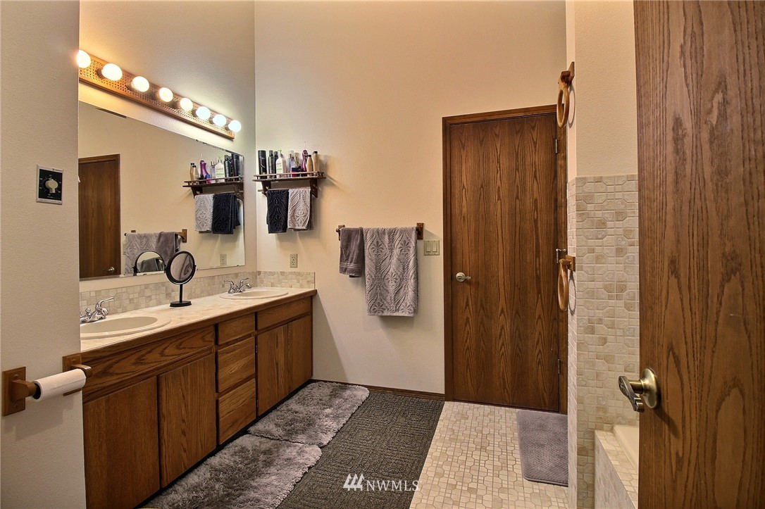 3702 Northeast 288th Road Camas, WA 98607 - Photo 17 of 25 Gallery Image 17
