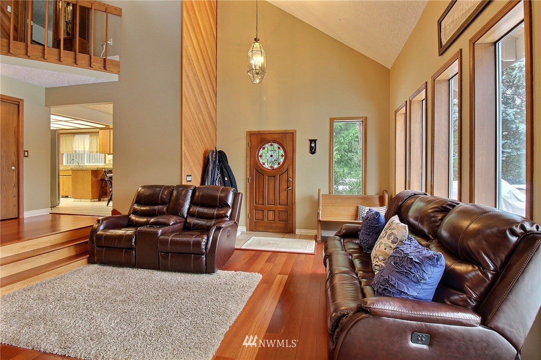 3702 Northeast 288th Road Camas, WA 98607 - Photo 3 of 25 Gallery Image 3