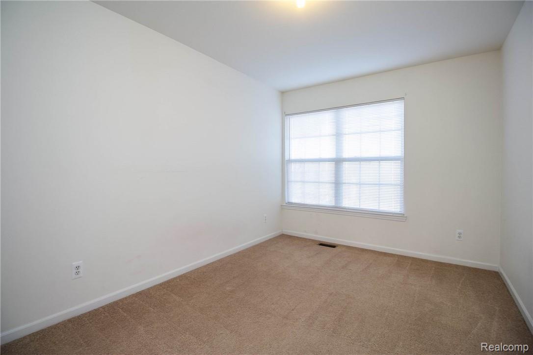 11794 Farmington Road, Unit 90 Livonia, MI 48150 - Photo 21 of 31 20.jpg