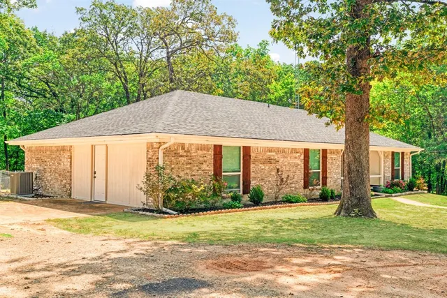 a view of a house with a backyard