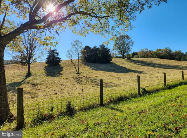 a sign that is sitting in the grass