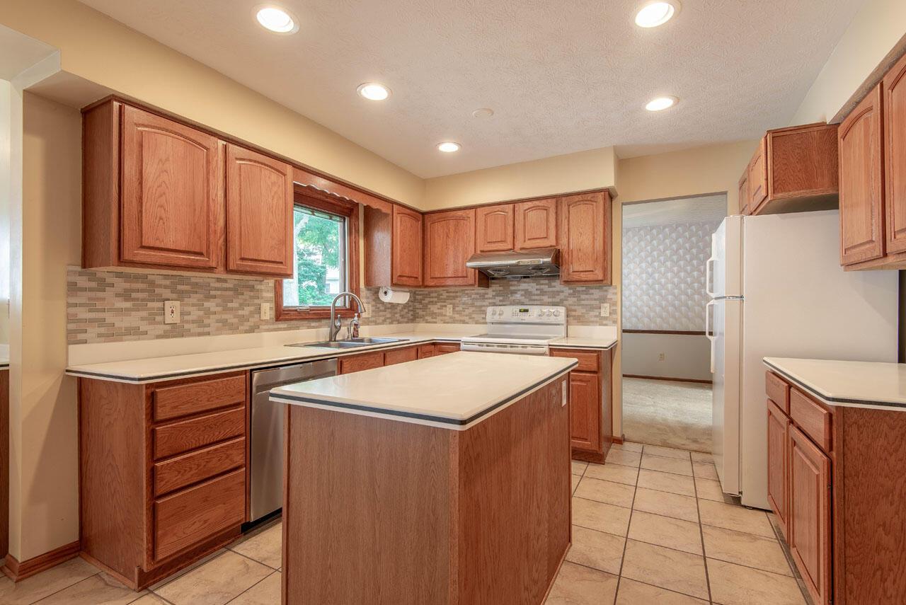397 Allview Road Westerville, OH 43081 - Photo 2 of 17 Kitchen