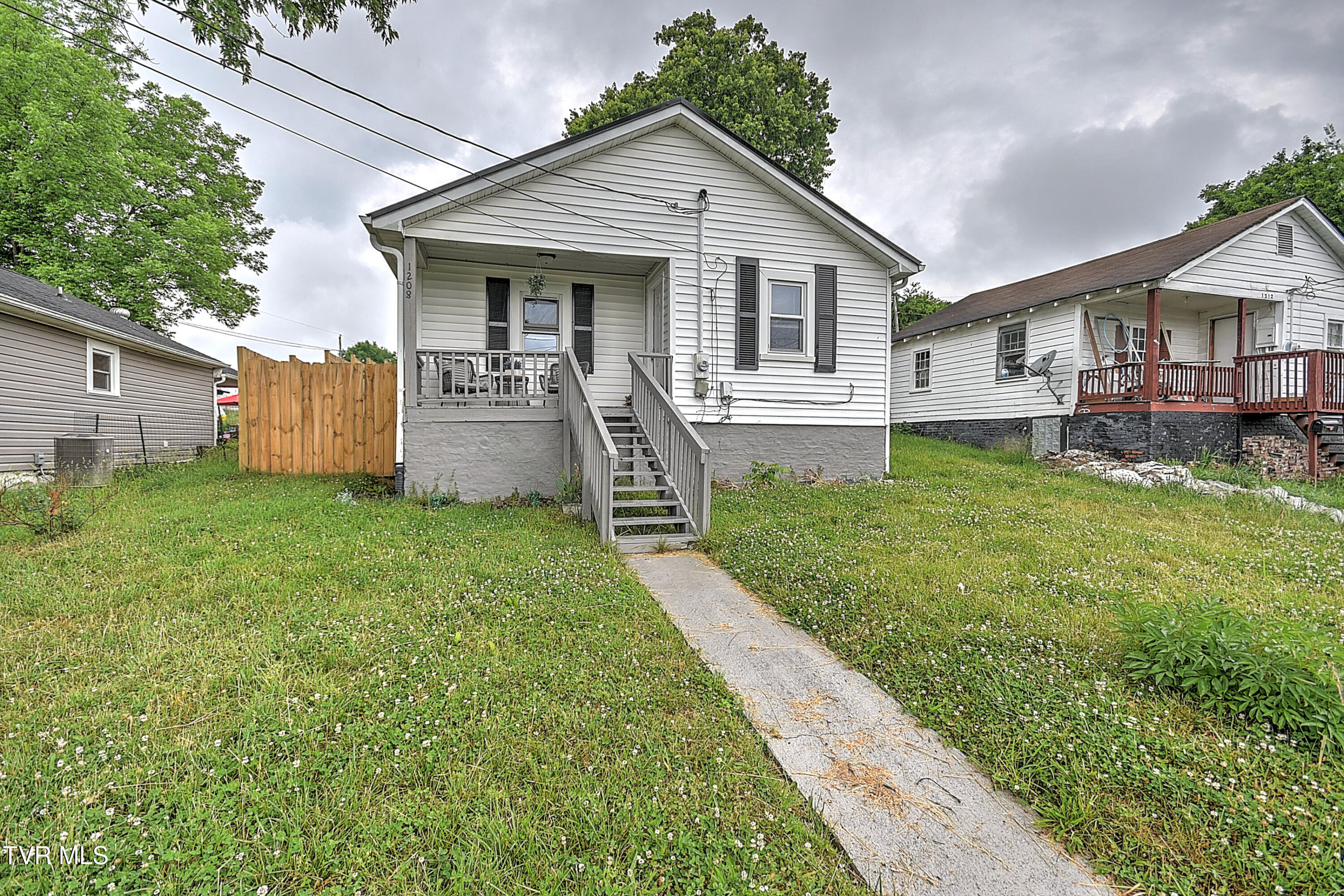 1208 Riverside Avenue, Unit 2 Kingsport, TN 37660 - Photo 2 of 28 1208 Riverside HB