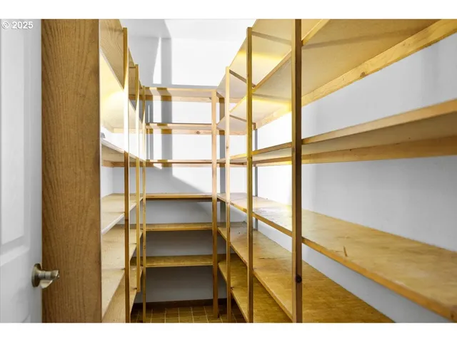 a view of an outdoor space