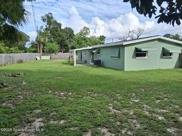 a view of a backyard with plants and a backyard