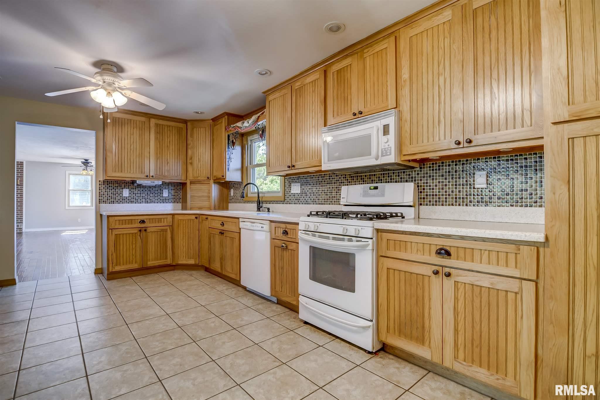 2531 County Road 625 East Rochester, IL 62563 - Photo 9 of 50 Gallery Image 9