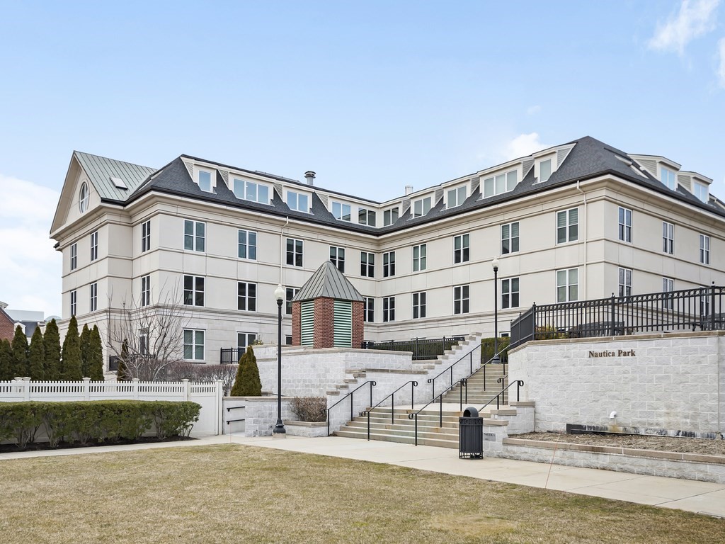 65 Chelsea Street, Unit 407 Boston, MA 02129 - Photo 2 of 33 Gallery Image 2