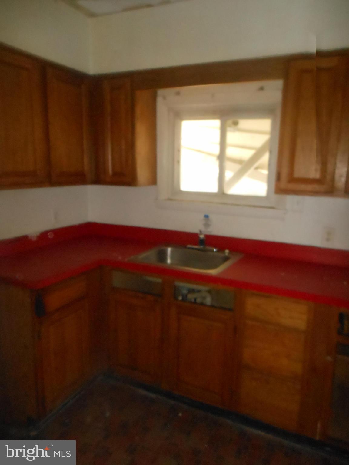 418 Edgewood Street Baltimore, MD 21229 - Photo 5 of 10 Kitchen