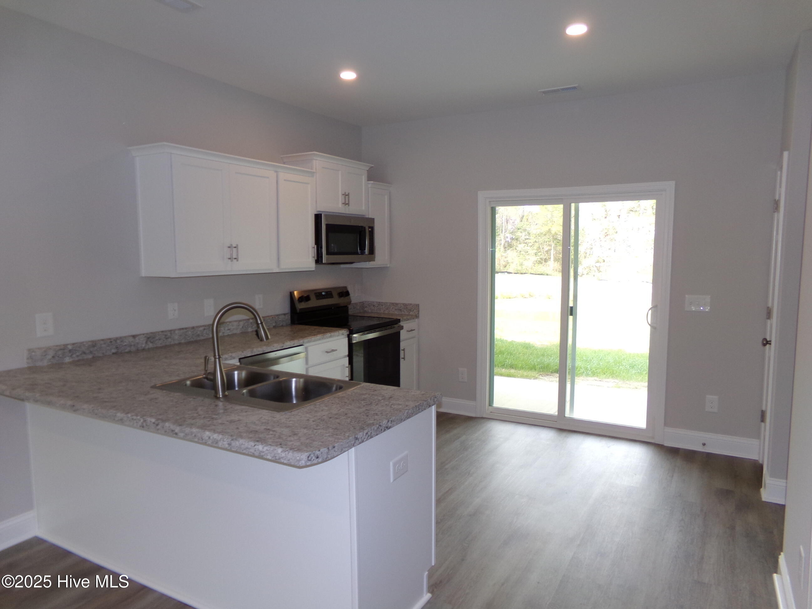 201 Loren Road Hubert, NC 28539 - Photo 7 of 29 kitchen3