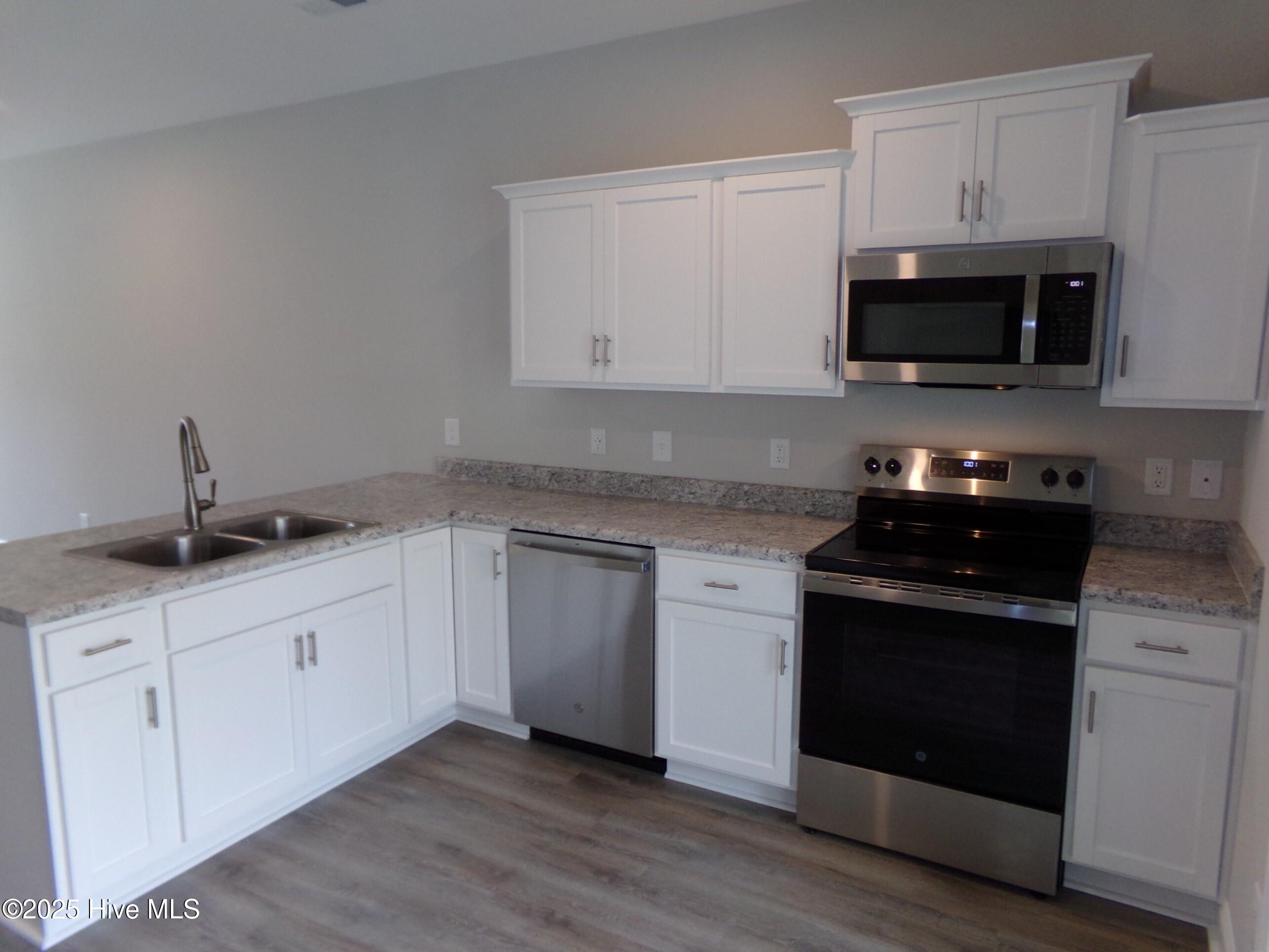201 Loren Road Hubert, NC 28539 - Photo 8 of 29 kitchen4
