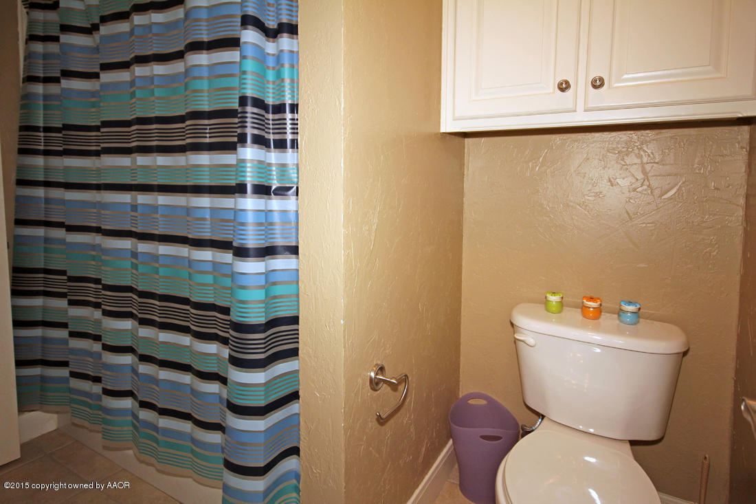 23 Cypress Point Amarillo, TX 79124 - Photo 34 of 47 Jack N Jill Bath